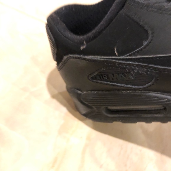 Black Nike sneakers 🖤 - Picture 4 of 4